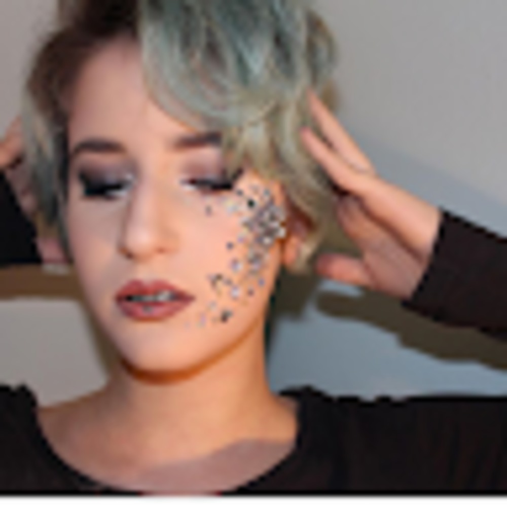 Meet your Posher, Maya